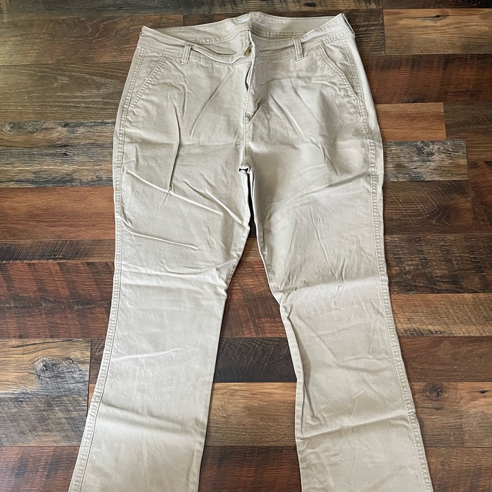 Old Navy Beige Boot-Cut Jeans - Size 14